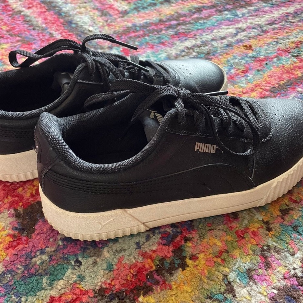 Puma Carina Womens Size 9